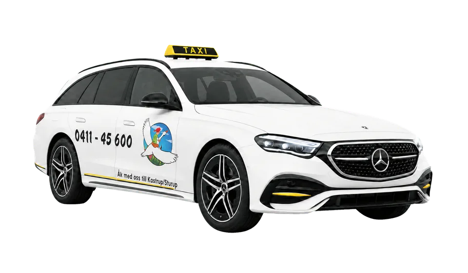 Vit Mercedes personbil med Skurups Taxis fågellogotyp och taxiskylt